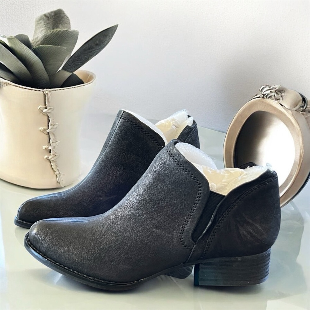 💕VINTAGE💕Vince Camuto Black Boots
